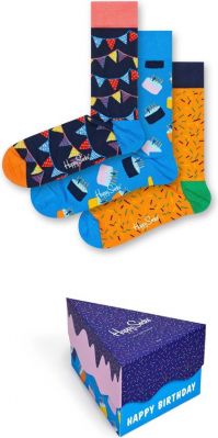Feestelijke sokken in verjaardagstaart verpakking
